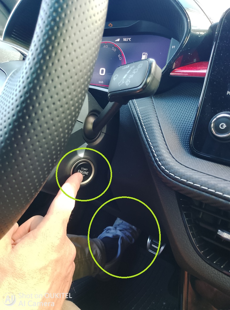 Débrayer à fond puis appuyer sur le start pour démarrer le moteur