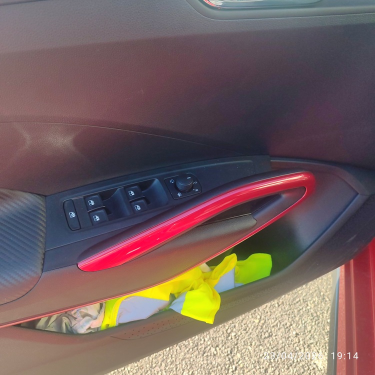 Gilet de haute visibilité dans la portière conducteur