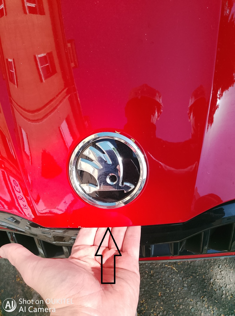 Lever la poignée pour ouvrir le capot