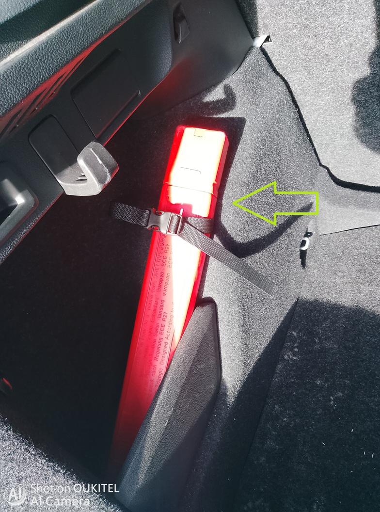Triangle de présignalisation dans le coffre